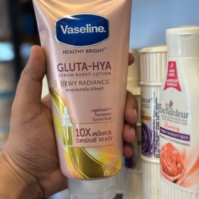 Vaseline Healthy Bright Gluta-Hya Serum Burst Lotion Dewy Radiance 300ml